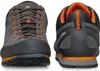 Zustiegsschuhe "Crux" von Scarpa in Grau mit orangefarbenen Akzenten; Vorder- und Rückansicht. Voir les images du produit