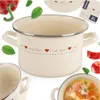 A collage of an enamel pot with a retro design, along with ingredients like bell peppers and basil, and a close-up of soup. Anteprima dell’immagine prodotto