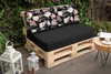A pallet sofa with cushions on a wooden deck, surrounded by greenery and decorative lanterns. Voir les images du produit