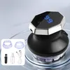Schwarzer elektrischer Rasierer mit silbernem Rand und blauem Digitaldisplay mit Anzeige '99', begleitet von einer Reinigungsbürste, Ölflasche, USB-Kabel und zwei klaren Ersatzklingen Voir les images du produit