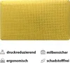 A yellow pillow with a grid pattern of holes, accompanied by icons and German text describing its features. Produktbild-Vorschau