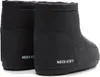 A pair of black Moon Boot Icon Low Nolace boots shown from a side-rear angle on a white background. Anteprima dell’immagine prodotto