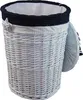 A white wicker laundry basket with a navy blue fabric rim and a star detail. Anteprima dell’immagine prodotto