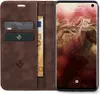 A brown leather flip case for a smartphone, open to reveal card slots and a banknote, with the smartphone screen displaying the time and date. Produktbild-Vorschau