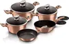 A set of rose gold cookware with black lids and handles, displayed on a white background. Podgląd zdjęcia produktu