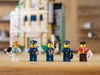 LEGO 10278 Icons Poste de police, grand jeu de construction Voir les images du produit 37