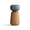 A studio shot of a pepper mill. Podgląd zdjęcia produktu