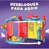 A toy playset with arrows indicating how it opens. Náhled obrázku produktu
