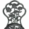 Close-up of the back of a green metal bistro chair with a rose design. Voir les images du produit