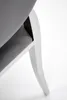 A close-up view of the leg and seat of a chair. Voir les images du produit