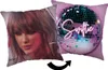 Taylor Swift Čtvercový polštář, dekorativní polštář fialový Náhled obrázku produktu 2