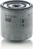 A close-up studio shot of a car oil filter. Podgląd zdjęcia produktu