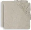 Two beige fitted sheets are stacked on top of each other, with the top sheet showing its elasticized corner. Voir les images du produit
