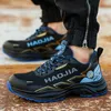 A person wearing black pants and black and blue athletic shoes with gold accents. Produktbild-Vorschau