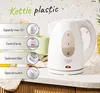 A white electric kettle is shown on a countertop with various features highlighted with text and inset images. Voir les images du produit