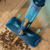 A close-up shot of a Philips electric mop cleaning a wooden floor, with arrows indicating the flow of water and cleaning action. Produktbild-Vorschau