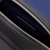 A close-up view of the interior of a black bag, showing the zipper and a brand label. Anteprima dell’immagine prodotto