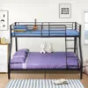 A bunk bed with blue bedding on the top bunk and purple bedding on the bottom bunk, set in a room with a white wall and a striped rug. Voir les images du produit