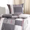 A close-up view of a bedding set with a geometric pattern. Produktbild-Vorschau