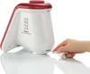 A hand is plugging a cord into the bottom of a white and red electric grater. Produktbild-Vorschau