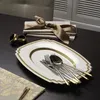 A table setting with a plate, cutlery, napkins, and napkin rings. Produktbild-Vorschau