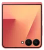 The image shows the back of a pink Samsung Galaxy Z Flip7 smartphone with its cameras and a small circular lens visible. Anteprima dell’immagine prodotto