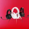Three gaming headsets are displayed against a red background. Anteprima dell’immagine prodotto