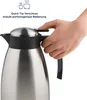 A hand is pressing the dispensing button on a silver thermos carafe. Produktbild-Vorschau