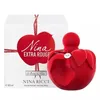 A red apple-shaped perfume bottle and its packaging are displayed against a white background. Voir les images du produit