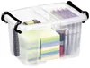A clear, well-lit studio shot of a clear plastic storage box filled with office supplies. Anteprima dell’immagine prodotto
