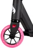 Close-up of the front wheel and fork of a black stunt scooter with a pink wheel. Voir les images du produit