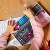 A child's hands are shown interacting with a set of marker pens and a coloring book. Produktbild-Vorschau