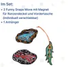 A product set containing two car-themed magnetic snaps and a flame-shaped pendant with a string. Voir les images du produit