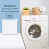 A pillow and bedding are shown next to a washing machine, with text indicating care instructions. Produktbild-Vorschau