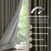 A close-up of a curtain with a window and greenery visible in the background, overlaid with marketing text and icons. Anteprima dell’immagine prodotto