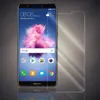 A smartphone screen protector is shown next to a smartphone displaying its home screen. Produktbild-Vorschau