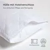 A close-up of a white quilted pillowcase with a hotel closure, showing the texture and closure detail. Icons and text describe features. Anteprima dell’immagine prodotto