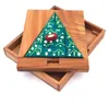 Ein farbenfrohes Denkspiel mit verschiedenen geometrischen Formen, die zu einem Weihnachtsbaum zusammengefügt sind. Produktbild-Vorschau