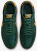 A top-down view of a pair of green and orange Nike sneakers. Podgląd zdjęcia produktu
