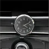 Schwarze und silberne analoge Armaturenbrettuhr fürs Auto mit Quarzwerk, die die Zeit 2:40 anzeigt Náhled obrázku produktu