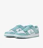 A pair of Nike Dunk Low Retro sneakers in white and aqua. Anteprima dell’immagine prodotto