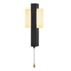 A black wall lamp with two frosted rectangular light panels, one on each side of the central black bar. A pull chain with a wooden knob hangs from the bottom. Anteprima dell’immagine prodotto