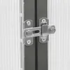 A close-up of a metal latch on a door or panel. Voir les images du produit