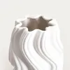 HOMLA SALANA vlnitá biela váza 16x15x26 cm Náhľad obrázku produktu 3