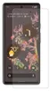 A screen protector is placed over a smartphone screen displaying a wallpaper and widgets. Produktbild-Vorschau