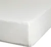 A close-up, angled view of a white fitted sheet. Produktbild-Vorschau