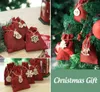 A collage of images showing red fabric gift bags with wooden ornaments, some hanging on a Christmas tree. Anteprima dell’immagine prodotto
