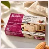 Kandylas Halva mit Mandeln 200 g Verpackung mit Mandeln auf Holz Produktbild-Vorschau