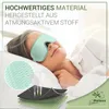 A woman sleeping with a turquoise eye mask on, with close-up views of the material and its layers. Anteprima dell’immagine prodotto