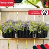 A black planter box filled with purple flowers is mounted on a wooden fence. Produktbild-Vorschau
